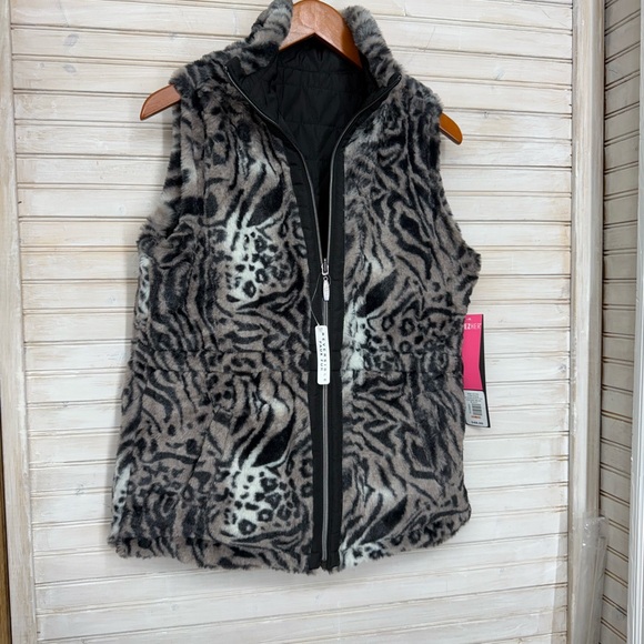 Jackets & Blazers - Reversible Leopard Print Faux Fur & Black Quilted Vest